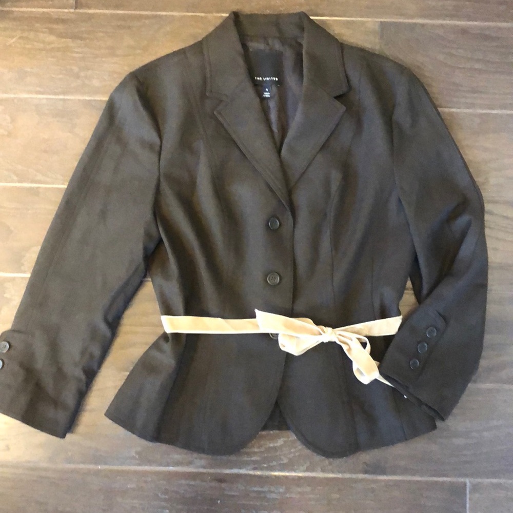 Adorable 3/4 length sleeve brown suit jacket